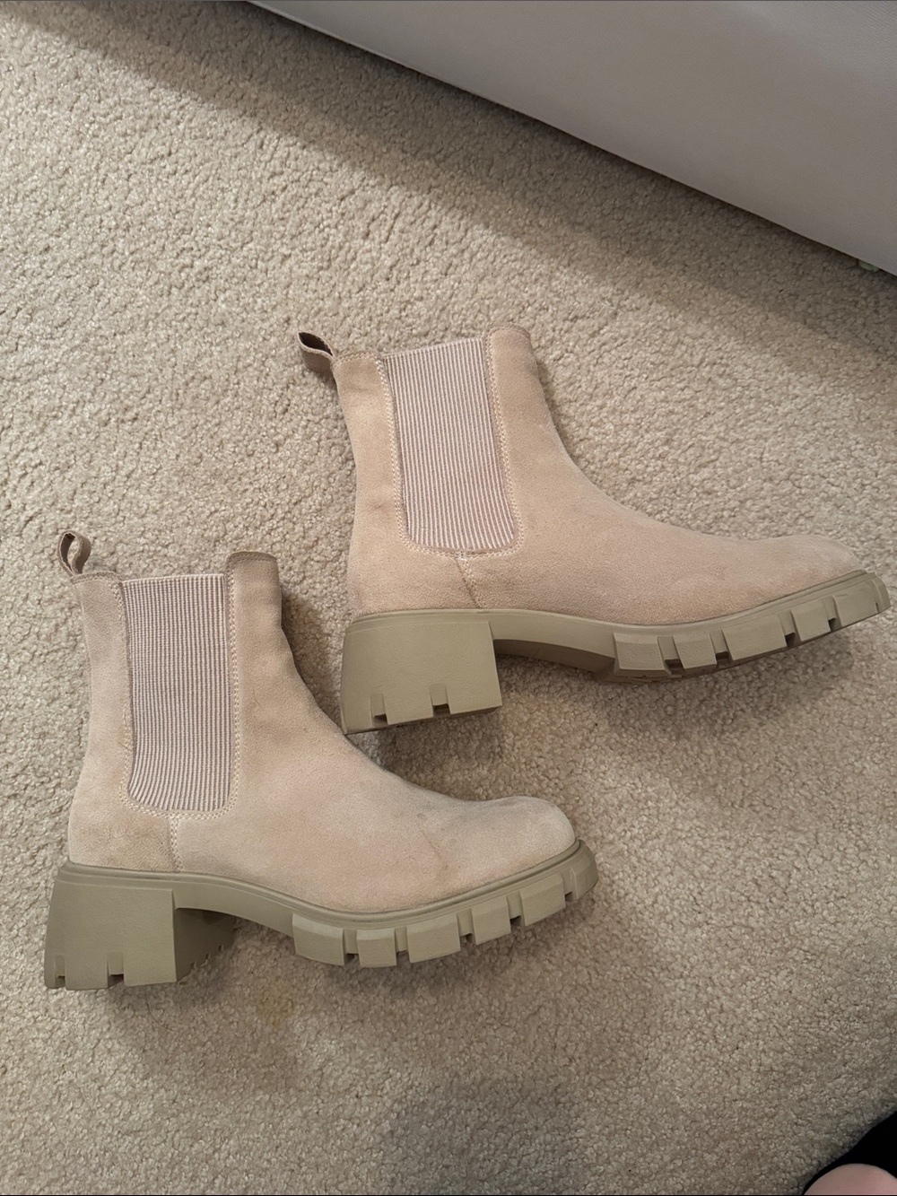 Steve Madden Leather Chelsea Boots in Beige Suede